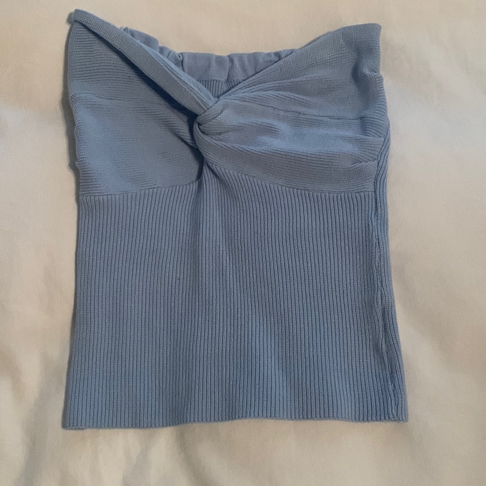 Twist knot top